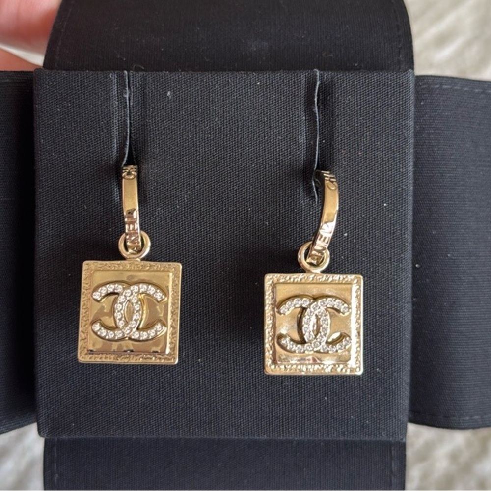 Chanel pendant double c crystal earrings